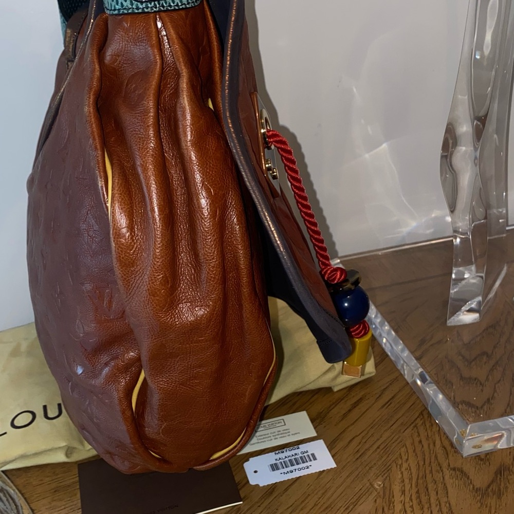 Louis Vuitton Kalahari GM - Picture 17 of 17